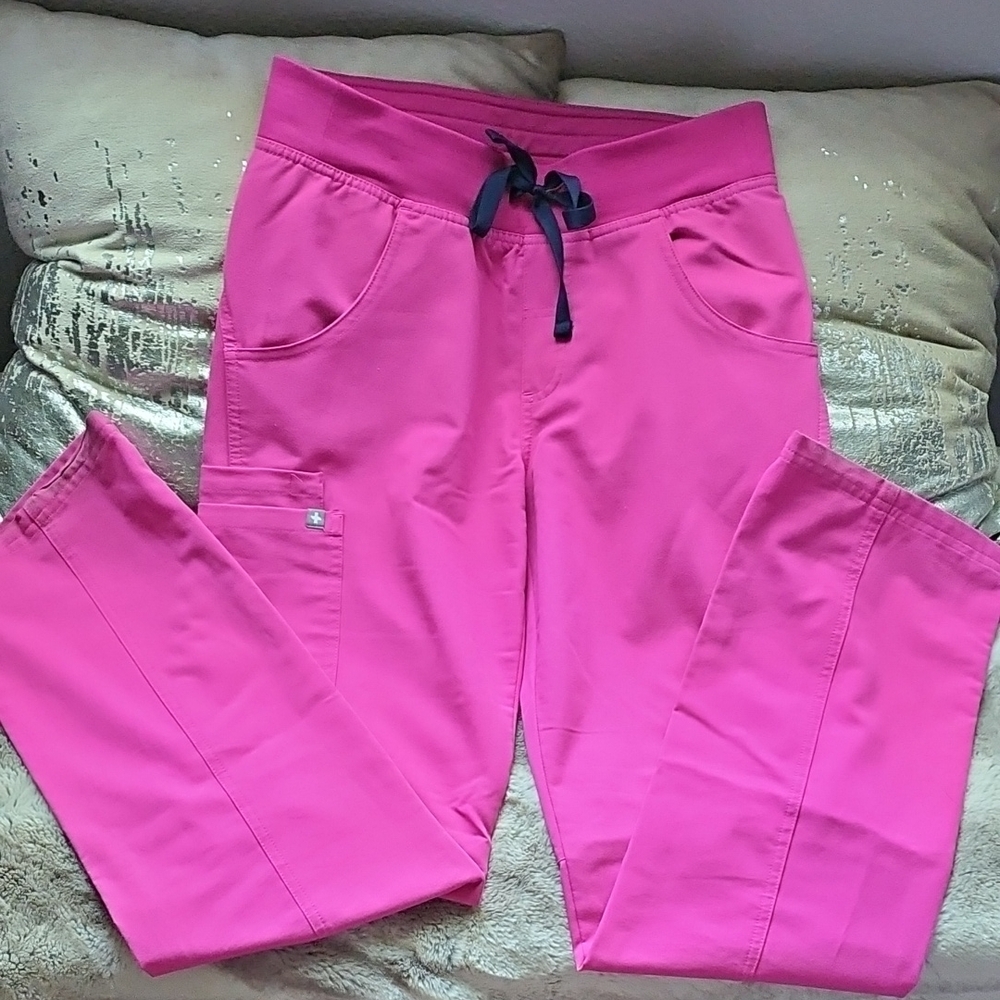 FIGS Women's Electric Orchid Kade™ - Cargo Scrub Pants - XS / REGULAR